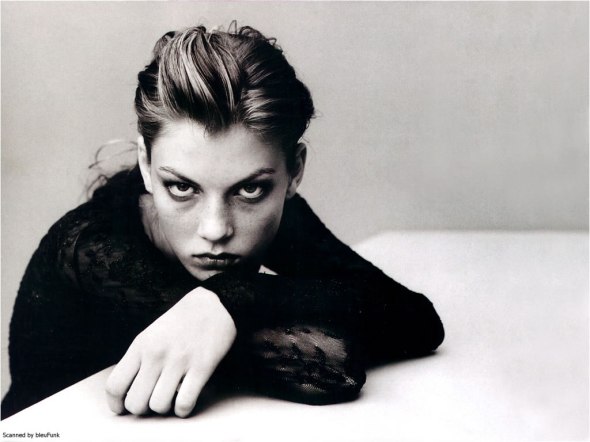Angela_Lindvall_Wallpaper_20