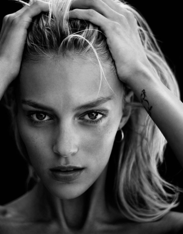 anja_rubik_throw_up_the_horns_2