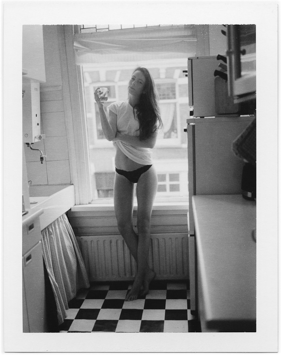 Nouveau-Noir-Leontine-230612-A-02-polaroid-600se