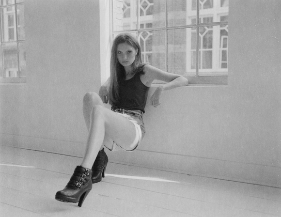 Nouveau-Noir-Patricia-200812-A-02-polaroid-600se-2