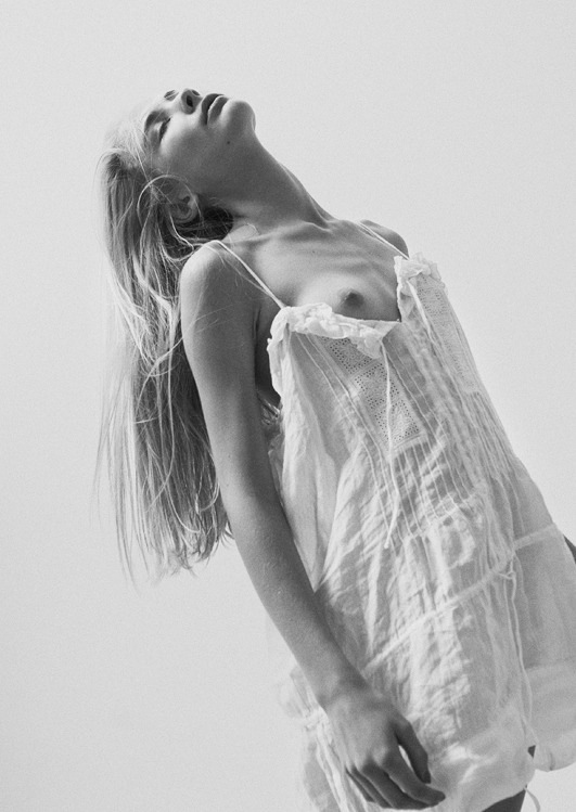 Charlotte-Jonathan_Waiter-01-thumbnail